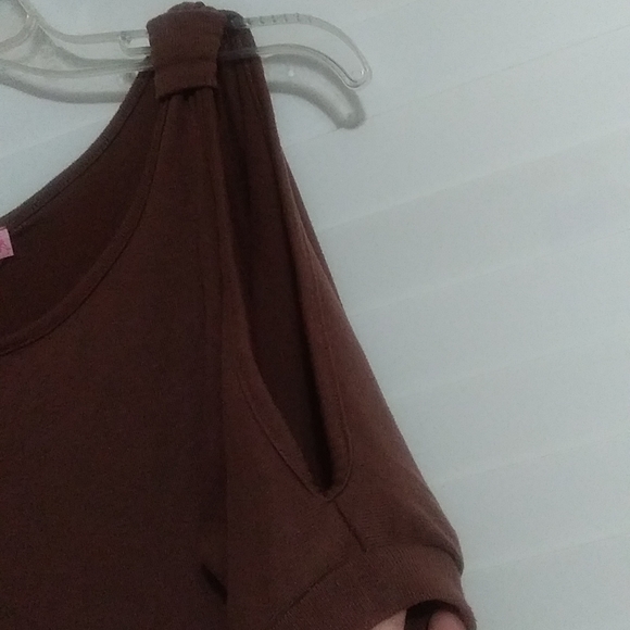Cold Shoulder Brown Top Size XS - Picture 4 of 9
